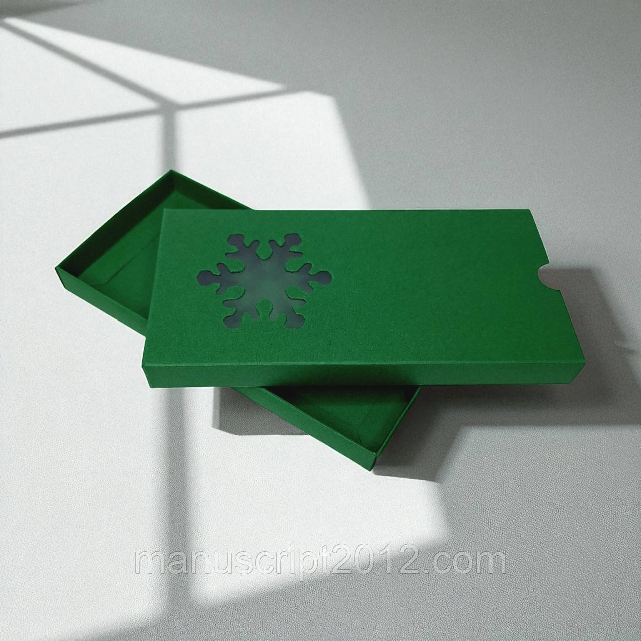 Коробка-футляр  для шоколаду з вікном "Сніжинка" (160х80х15мм.) зелена