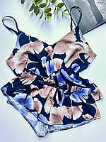 Яскравий комплект для дому з квітковим принтом, майка + шорти.