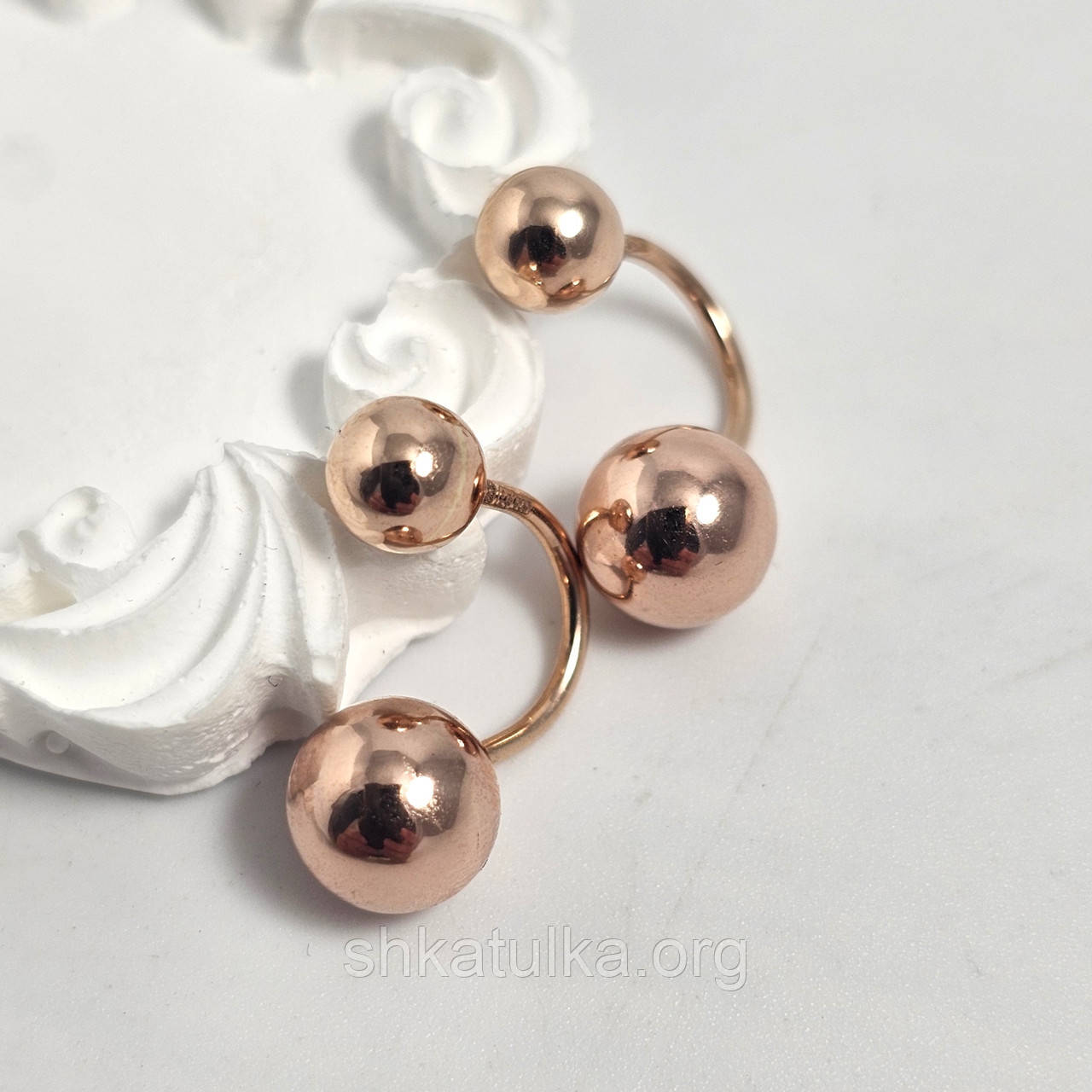 Сережки вкрутки із золота з гладкими намистинами різного розміру, фото 1