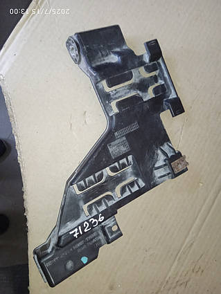 Кронштейн кріплення фари передньої правої Audi q5 8r 08-17 000071236