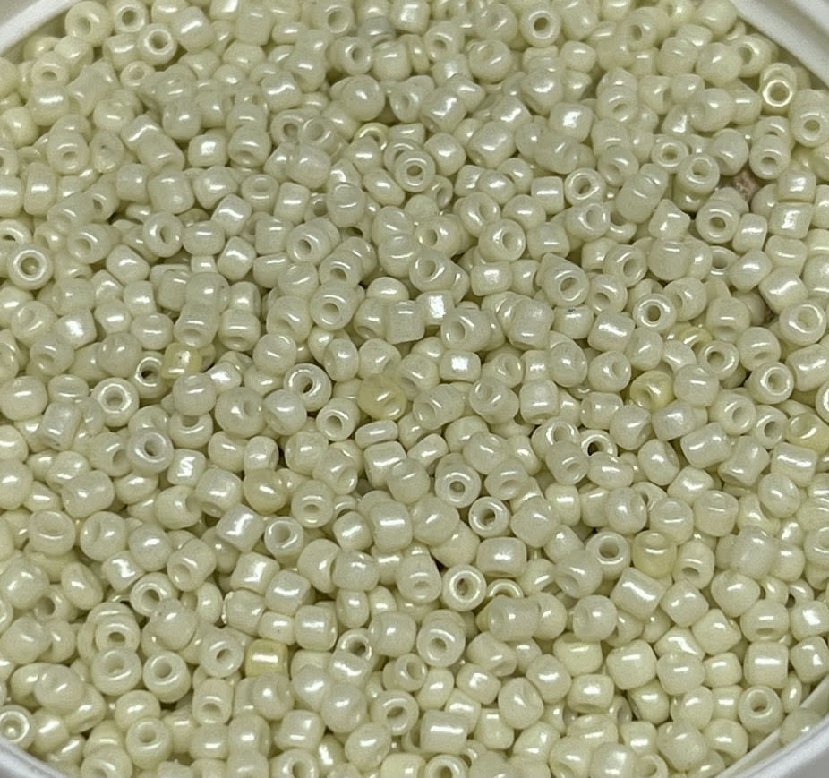 Бісер D 2 мм, отвір 0,7 мм, арт 018673, упаковка ≈24-25 грам, молочний, Молочний, фото 1