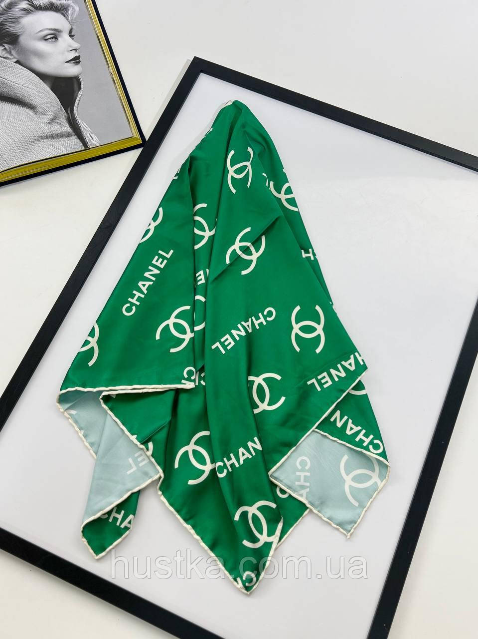 Шовкова брендова хустка Chanel  90*90 см зелений ручна обробка краю