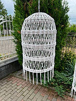 Біла висока плетена люстра