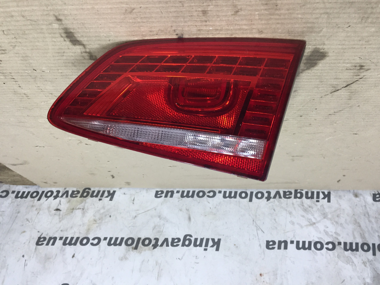 Фонар задній правий внутрішній лед Volkswagen Passat B7 3AF945308E, фото 1