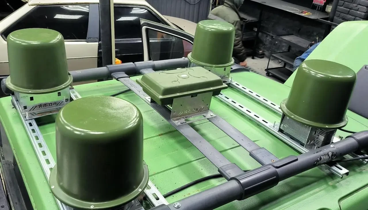 Купольний РЕБ "UDAV" - "Шолом" на 7 діапазонів (300 - 1020 МГц, 2060 - 2700 МГц), з АКБ та зарядним пристроєм