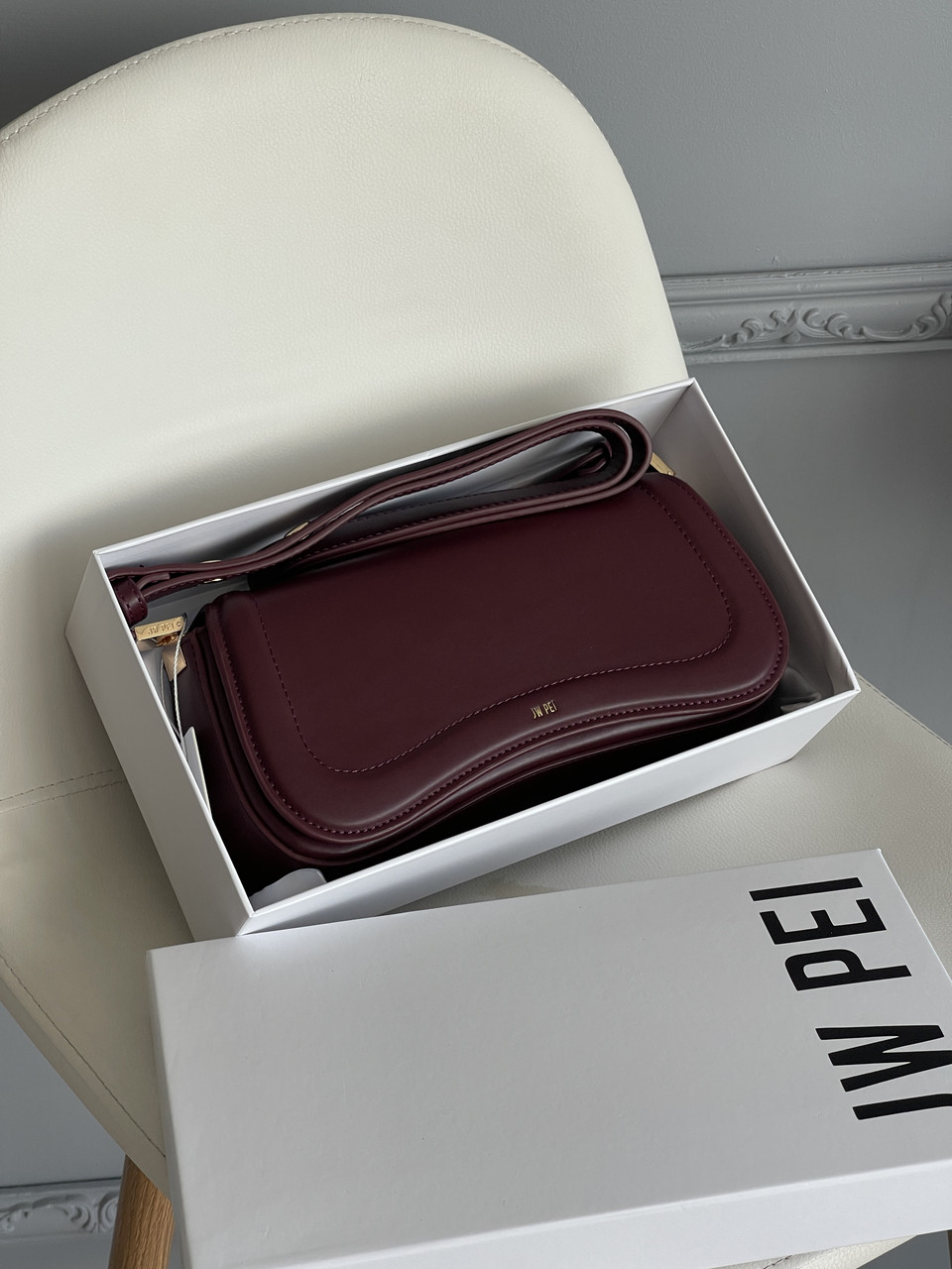 Сумка жіноча Сумка багет JW PEI бургунді на плече, фото 1