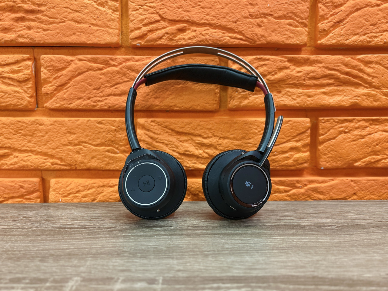 Професійна бездротова гарнітура Plantronics Poly Voyager Focus UC B825/ активний шумодав ANC