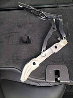 Петля кришки багажника права BMW 7060628