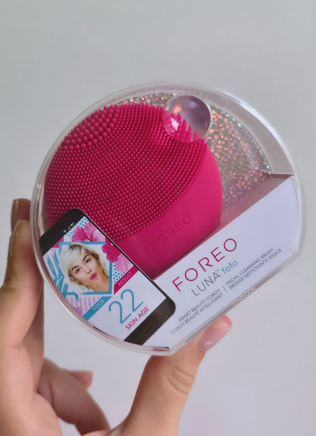 Foreo Luna fofo Facial Brush Fuchsia