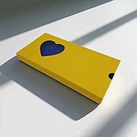 Коробка-футляр для шоколаду з вікном "Серце" (160х80х15мм.) жовто-синя