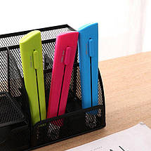 Ніж канцелярський Deli 2040 мікс, лезо 18мм, пластик корпус, захисний ковпачок, фото 4