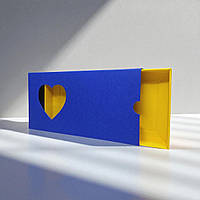 Коробка-футляр для шоколаду з вікном "Серце" (160х80х15мм.) синьо-жовта