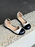 Босоніжки жіночі шкіряні молочні з чорним носком, фото 7