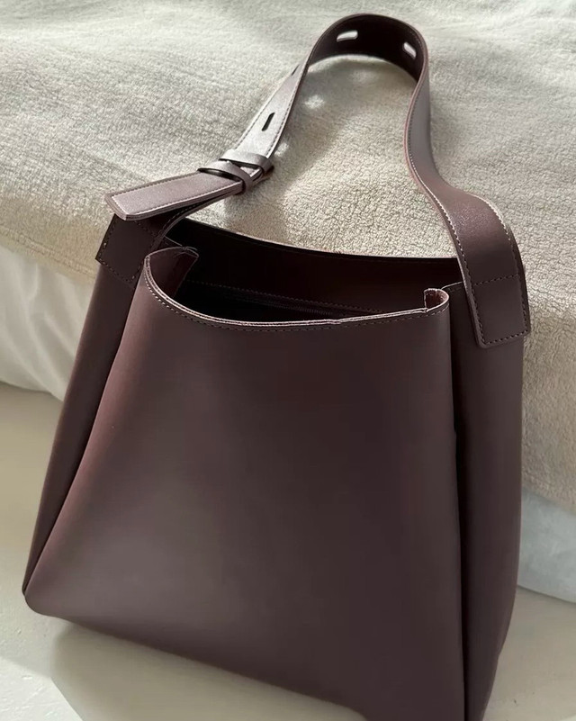 Сумка-шоппер женская с внутренним отделением на молнии. Сумка тоут базовая бордо Сумка-шоппер женская с внутренним отделением на молнии. Сумка тоут базовая бордо