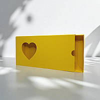 Коробка-футляр для шоколаду з вікном "Серце" (160х80х15мм.) жовта