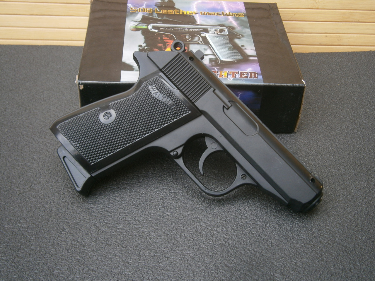 Запальничка пістолет Walther "Вальтер" турбо газова металева сувенірна чорна матова, фото 1