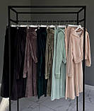 Костюм жіночий велюр спорт кофта укорочена з капюшоном на блискавці та штани 42-44 46-48 50-52 54-56, фото 4