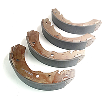 Комплект гальмівних колодок барабанних BOSCH 0 986 487 758 Митсубиси L200, Паджеро Спорт 2005-2024 OEM 4600A106