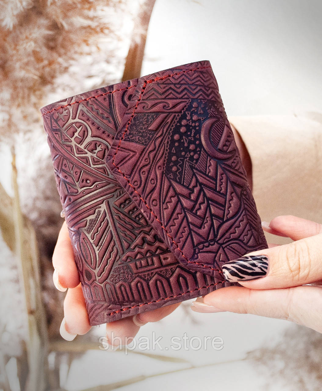 Маленький жіночий гаманець з тисненням Карпати бордовий Марсала, фото 1