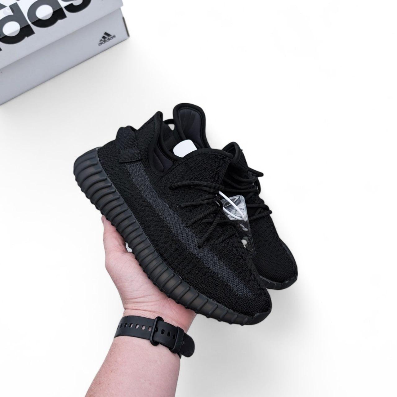 Жіночі кросівки Adidas Yeezy Boost 350 V2 Onyx  Чорні Взуття Адідас Ізі Буст 350 текстиль підошва Буст весна літо, фото 1