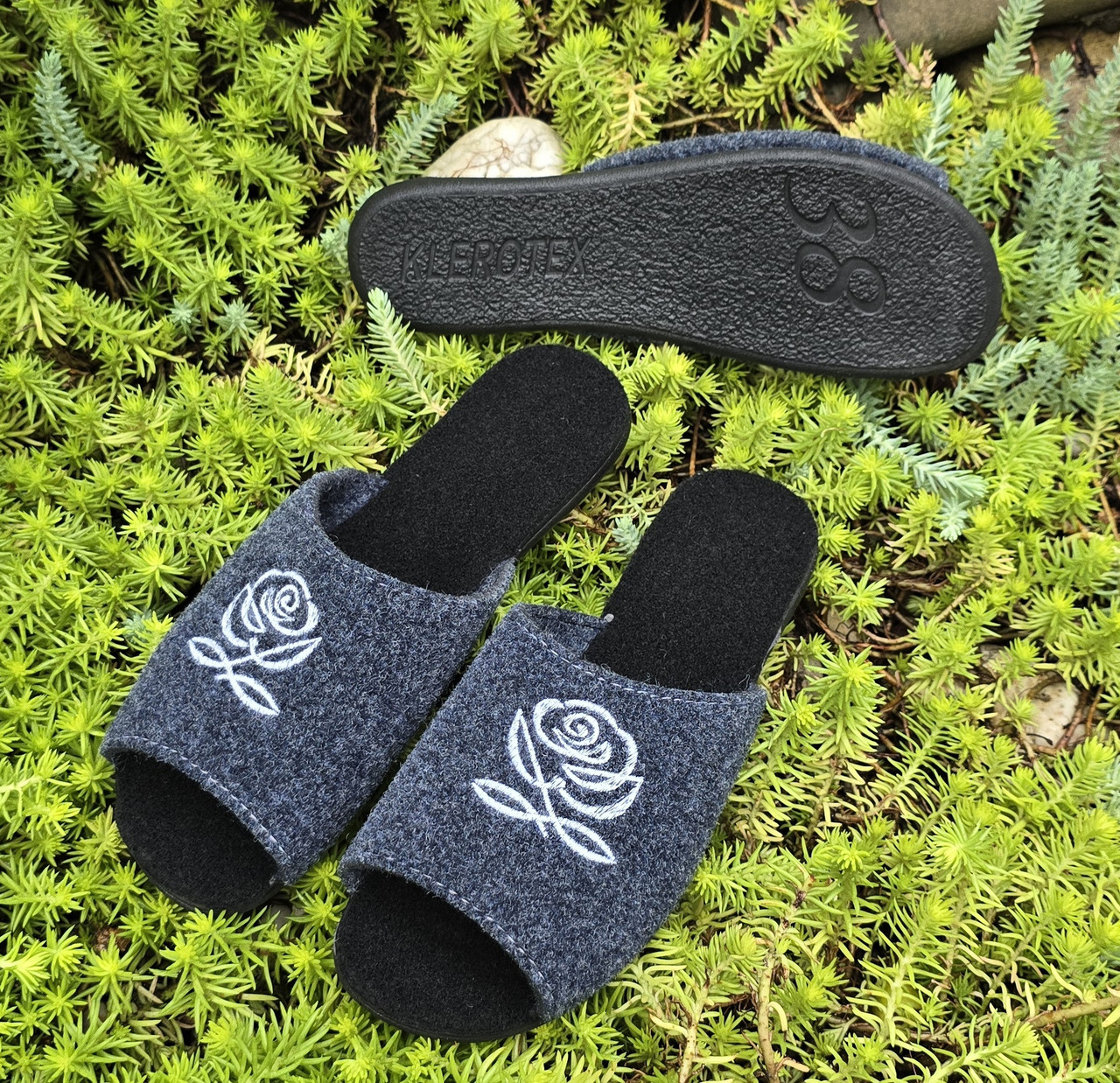 Жіночі тапочки на поліуретановій підошві