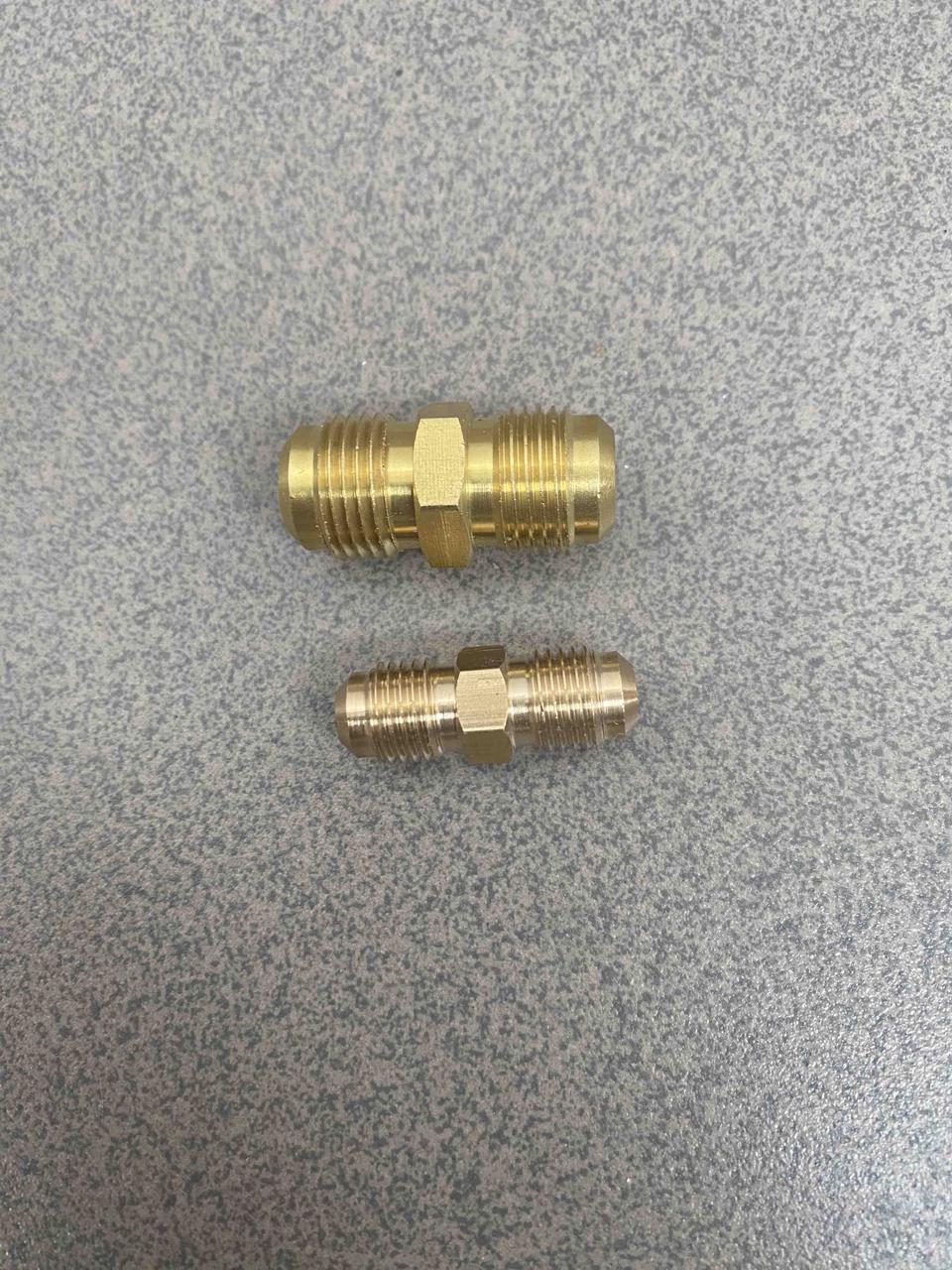 Перехідник (штуцер латунний), з'єднувальна муфта для монтажу 1/4+ 3/8, фото 1