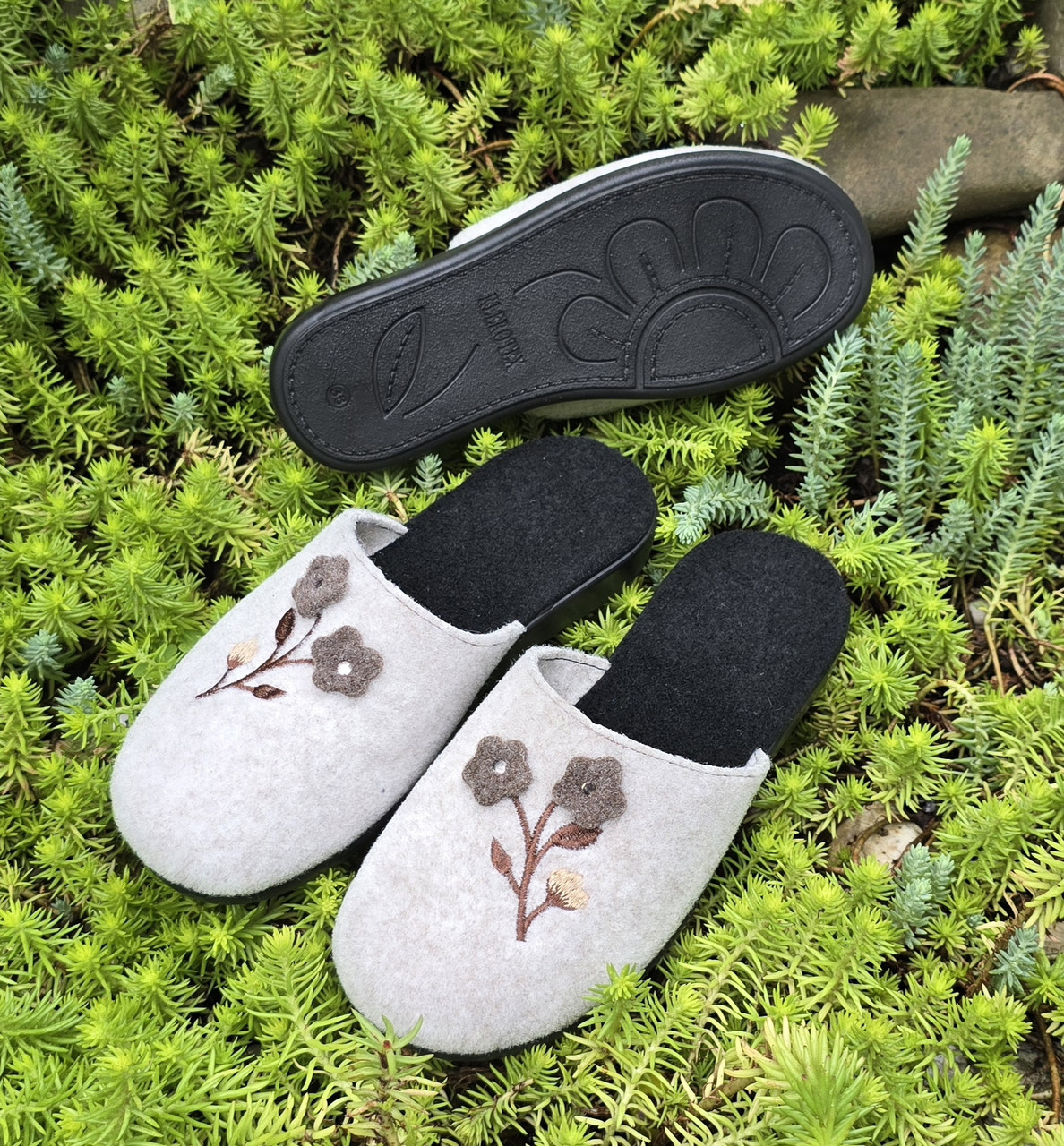 Жіночі тапочки на поліуретановій підошві