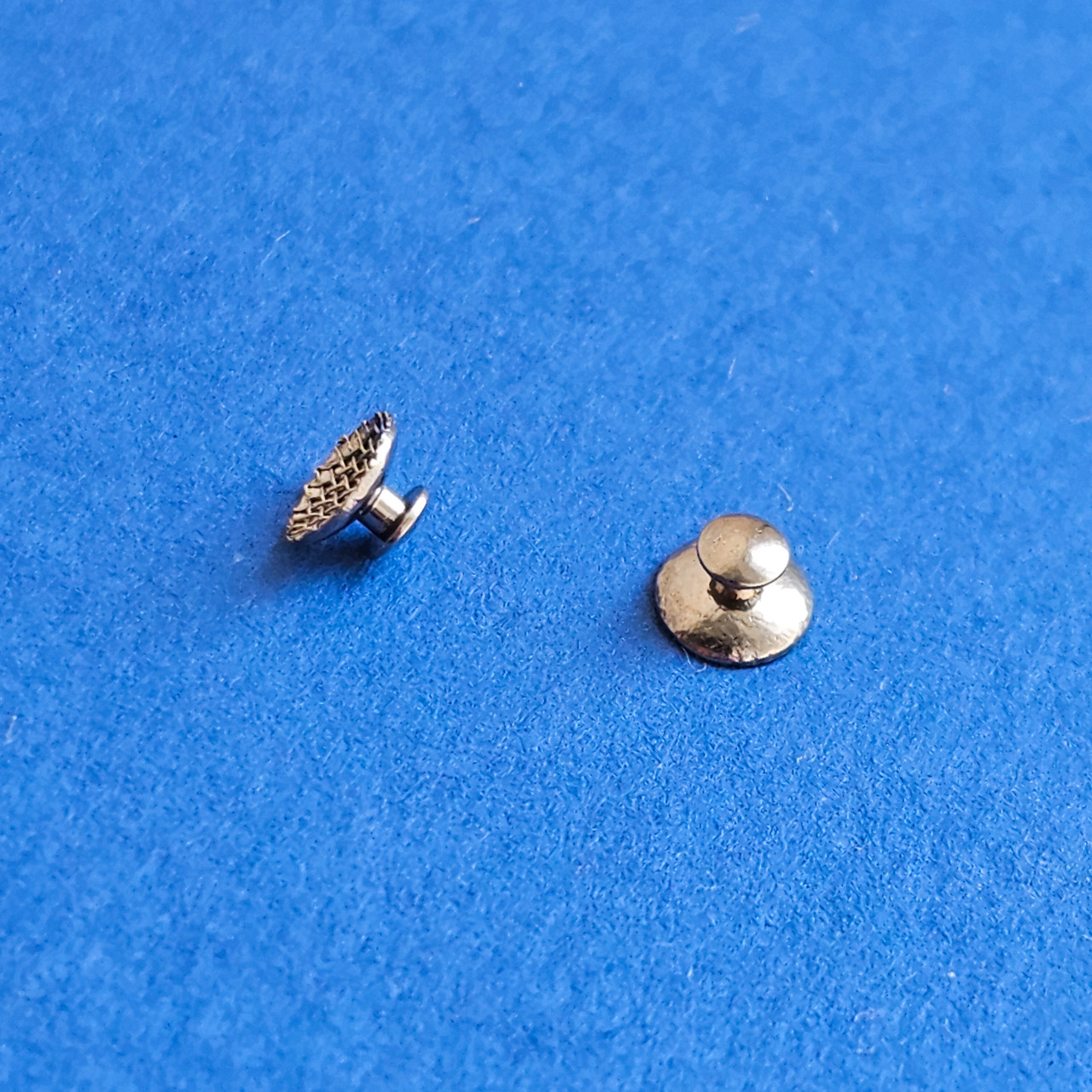 Лінгвальна кнопка кругла