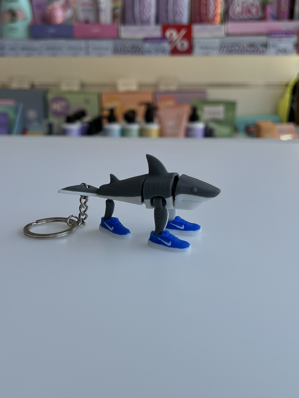 Tralalero Tralala брелок іграшка-акула з ногами Italian Brainrot персонаж з TikTok 8 см, фото 1