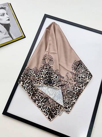 Шовкова хустка з леопрадовим принтом 90*90 см мокко ручна обробка краю, фото 1