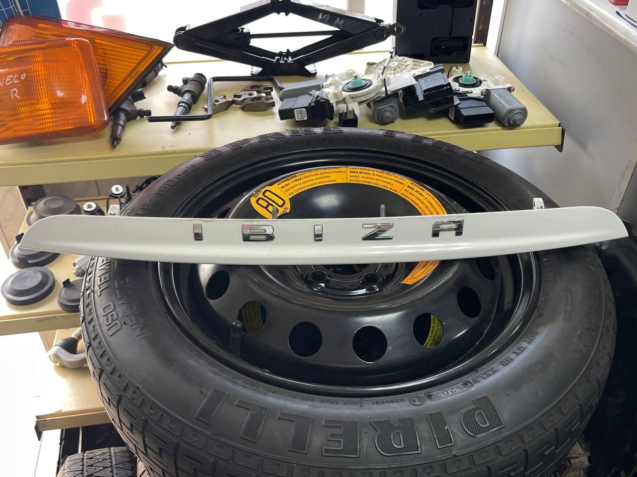 Накладка кришки багажника Seat Ibiza IV универсал 6J882757, фото 1