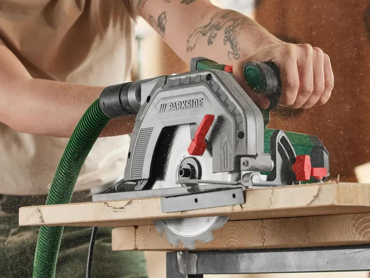 Ручна циркулярна дискова пила циркулярка Parkside  PHKS 1350 C2 торцева 1350 Вт для різання дерева ДСП фанери пластику, фото 1