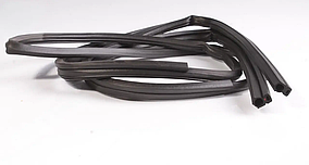 Ущiльнювач дверi переднiй Волга правий/заднiй лiвий червоний (клеїти) (1шт) (Оригiнал) 31105-6107018