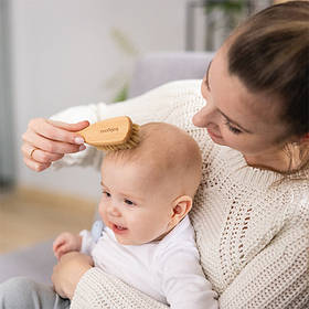 Дитяча щітка з натуральною щетиною середньої жорсткості гребінець для новонароджених дітей буковий BabyOno