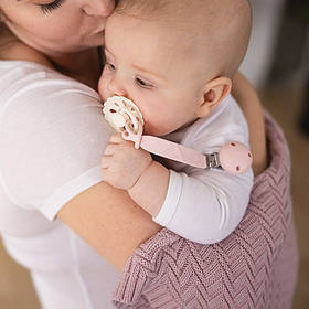 Силіконовий тримач для пустушки з кліпсою з надійною фіксацією для новонароджених дітей Babyono рожевий