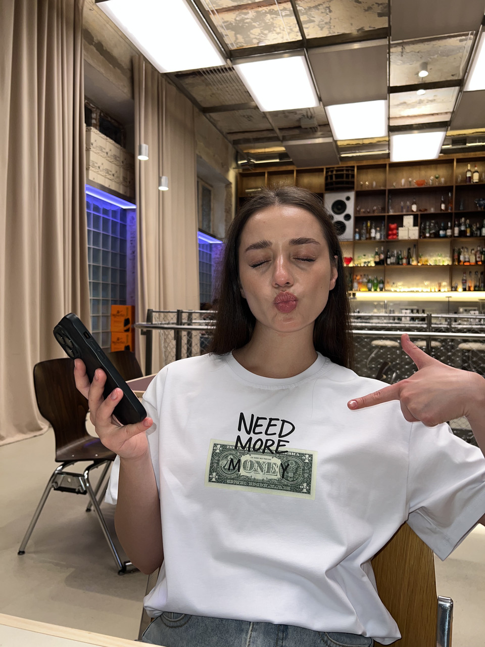 Футболка з життєвим принтом "Need more money", фото 1