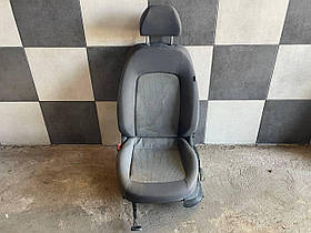 Сидіння переднє ліве Seat Ibiza IV 6R4881105M