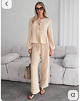 Жіночий брючний прогулянковий костюм молочного кольору