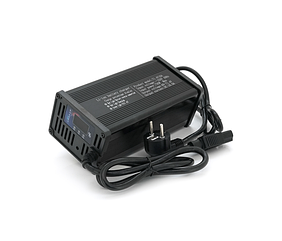 Зарядний пристрій Li-ion акумуляторів 60V(71,4V) 17S, 20S, 10A, 600 Вт, штекер Triangle plug