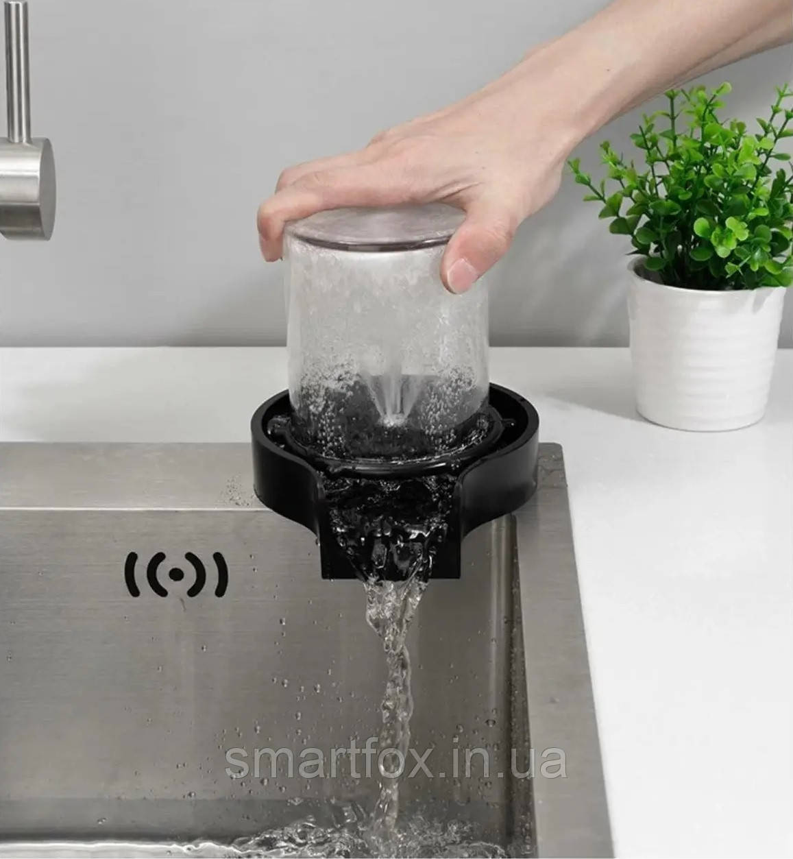 Миття склянок та кухлів для кухонної раковини