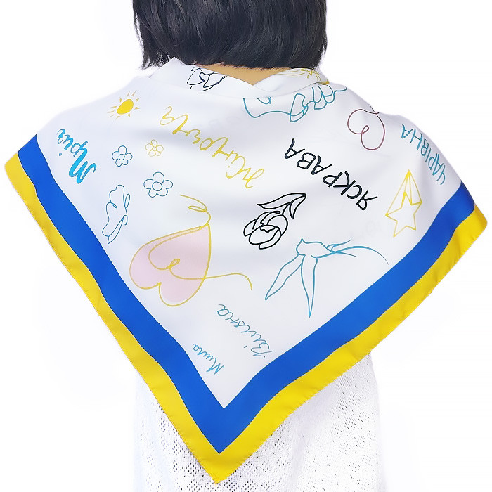 Хустка патріотична Україночка  70×70 см