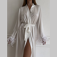 Халат нареченої з мереживом весільний атласний білий з пір'ям на весілля довгий з рукавом