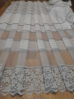 Тюль сітка з ажурним сіро-білим ажурним візерунком