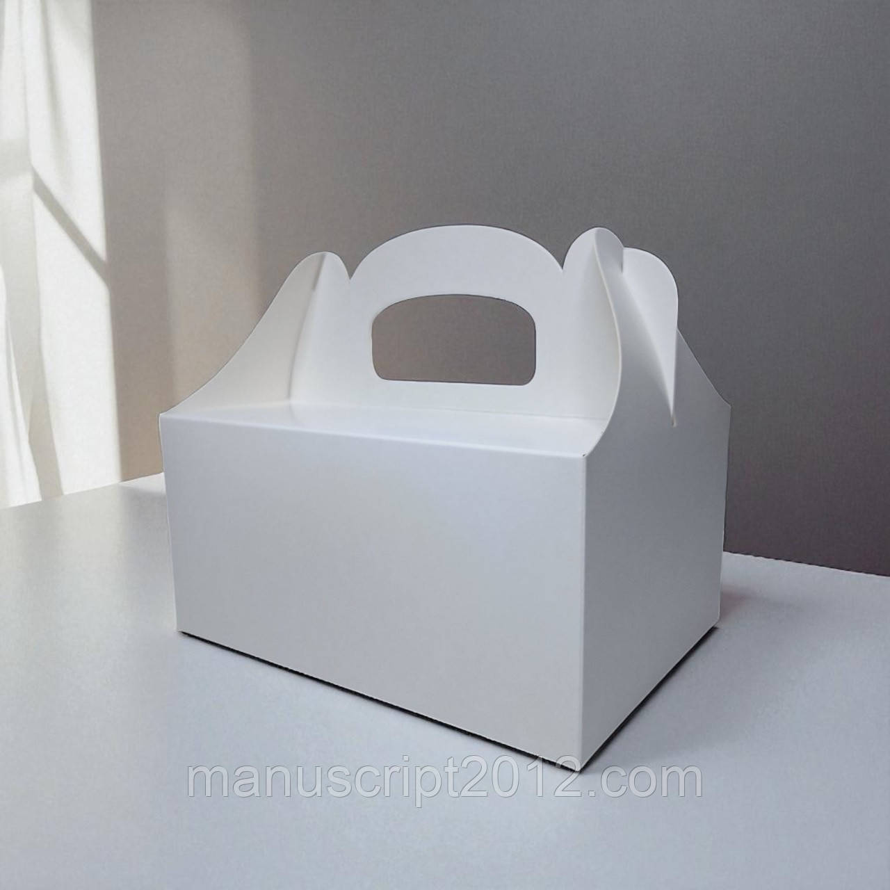 Коробка з ручками (205х150х100мм.) біла