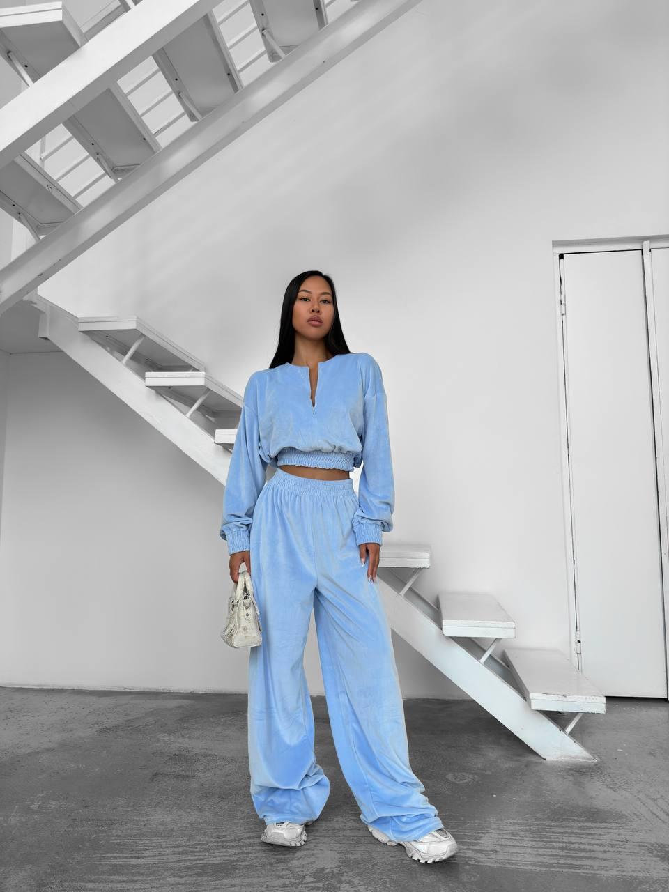 Жіночий спортивний оксамитовий костюм з вкороченою кофтою, фото 1