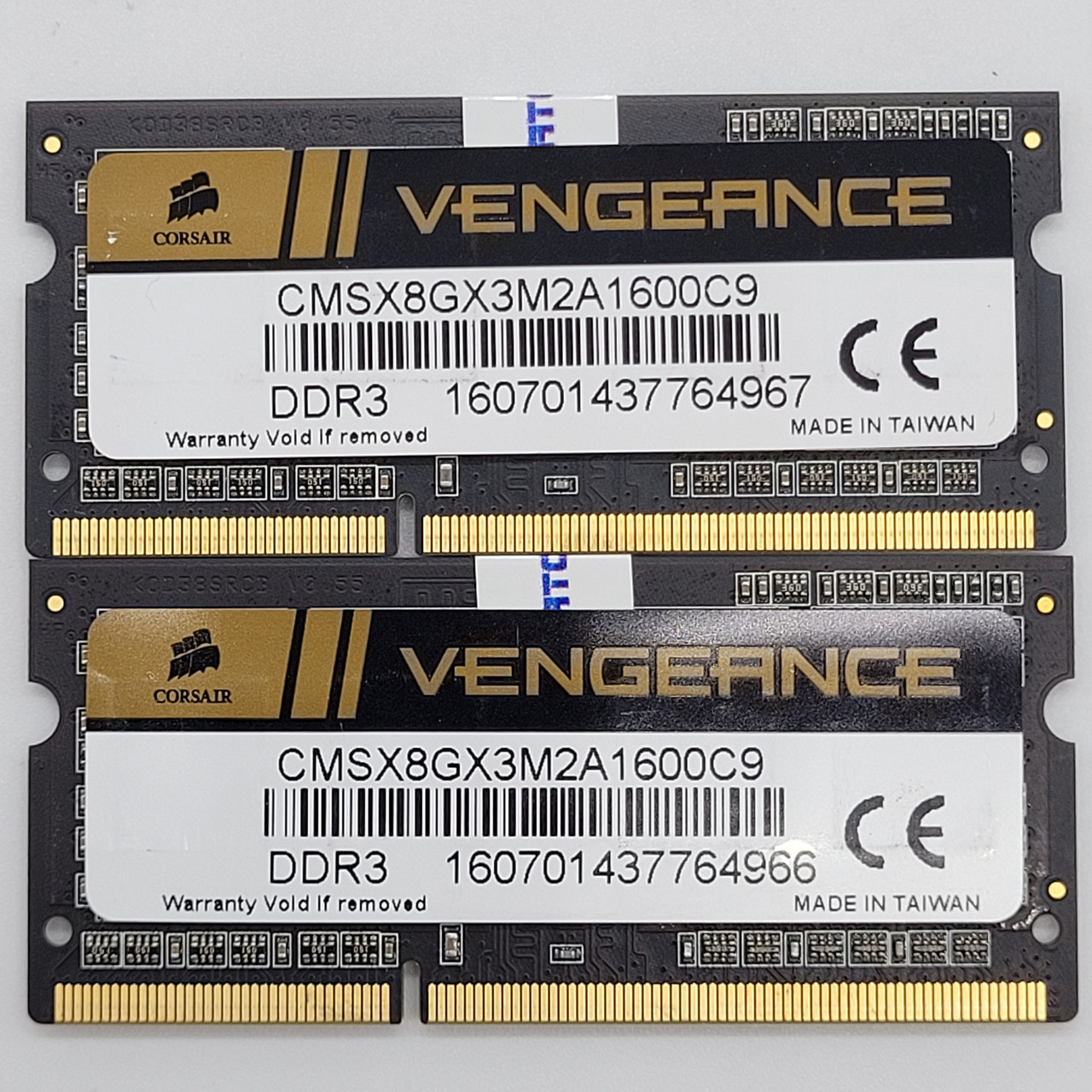 Пара оперативної пам'яті для ноутбука Corsair Vengeance DDR3 8Gb (2x4Gb) 1600MHz PC3-12800s CL9 (CMSX8GX3M2A1600C9) Б/В