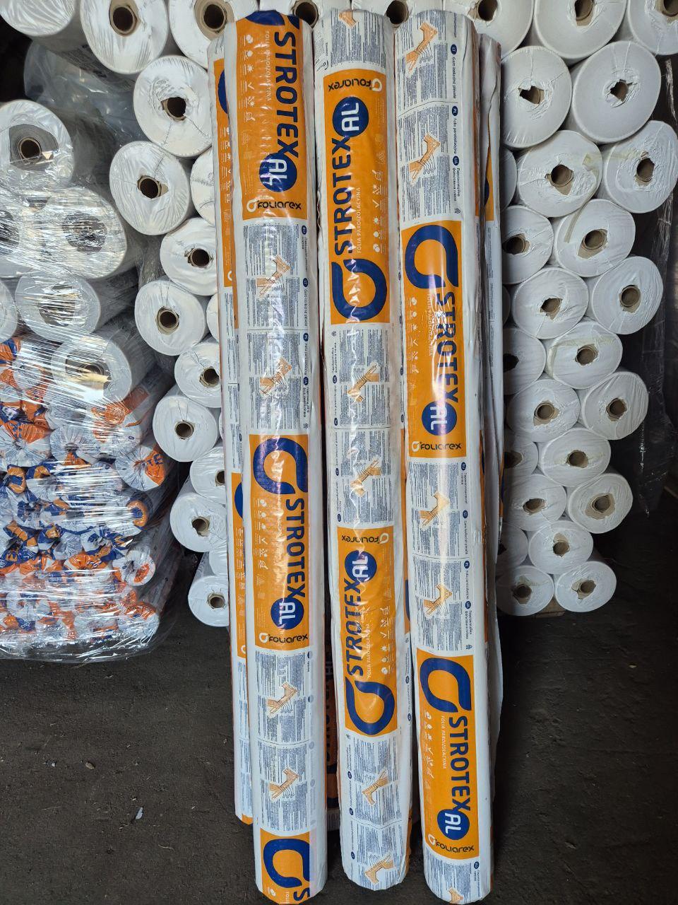 Фольгована пароізоляційна плівка STROTEX AL 150 г/м2.