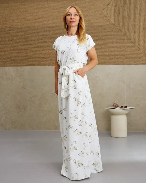 Довга сукня, літня в молочному кольорі з бежевими квітами "Аліна". Розміри від 44 до 58
