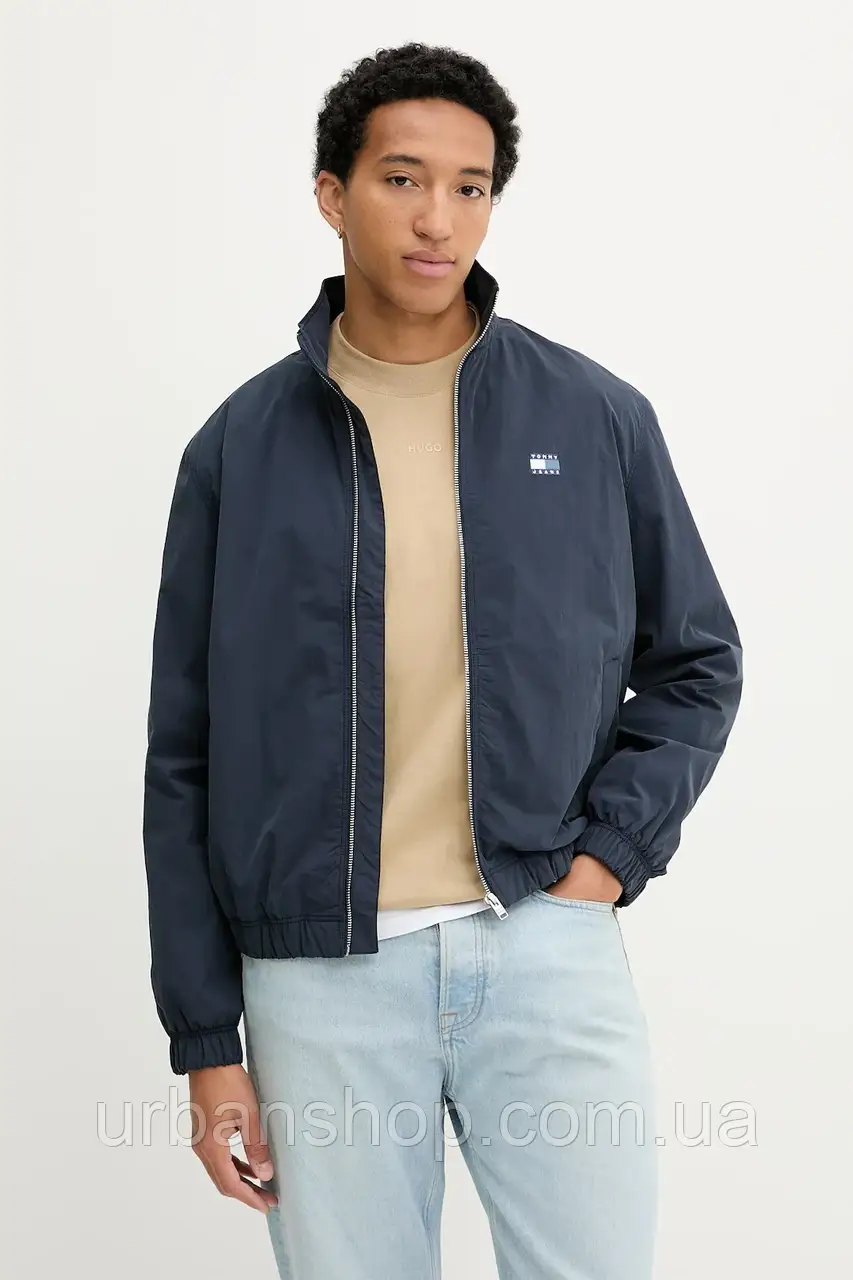 Urbanshop com ua Куртка Tommy Jeans колір синій перехідна DM0DM21929 РОЗМІРИ ЗАПИТУЙТЕ