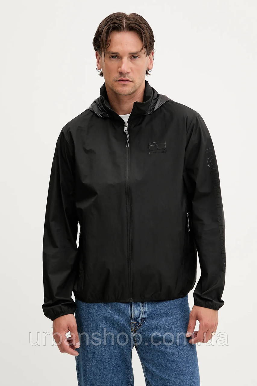 Urbanshop com ua Куртка Tommy Jeans колір чорний перехідна DM0DM21680 РОЗМІРИ ЗАПИТУЙТЕ